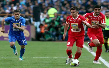 یاد بگیر جناب آقای شماره 10 پرسپولیس!/ کاش نگاهی هم به همتای استقلالی خود می کردید!