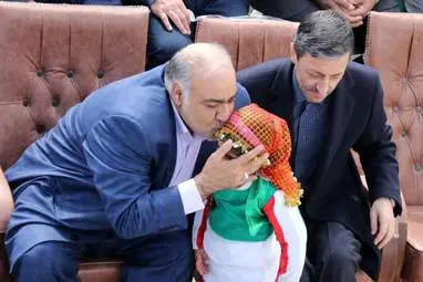 افتتاح واحدهای مسکونی گهواره  توسط  رئیس کمیته امداد کشور و  استاندار کرمانشاه 