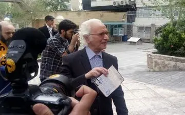 
خواننده قدیمی در انتخابات ریاست‌جمهوری ثبت‌نام کرد+ عکس