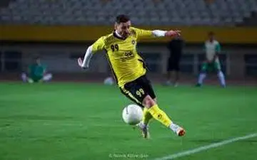 حاشیه بازی سپاهان و آلومینیوم| کاپیتان و مهاجم برزیلی زردپوشان روی نیمکت