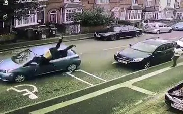 درگیری خونین اراذل انگلیسی با قمه در خیابان+فیلم