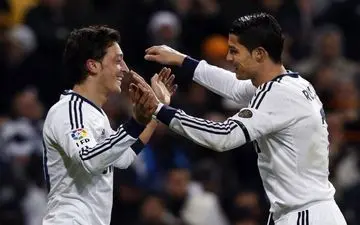 حمله اوزیل به منتقدان رونالدو: مثل کریس دیگر نمی‌آید