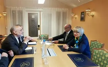  اشمید: ۱۰۰ شرکت بزودی با ایران مذاکره می‌کنند/صالحی: ادامه برجام با وجود تحریم‌ها را نمی پذیریم