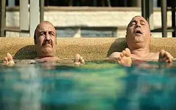 رضا عطاران و حمید فرخ نژاد در یک استخر در تایلند! +عکس