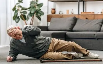 مردان مسن مراقب باشند؛ خطرات باورنکردی زمین خوردن در مردان مسن