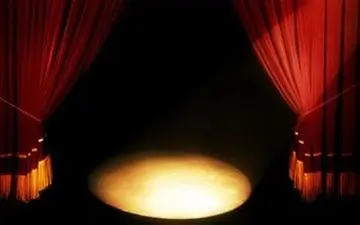  فساد اخلاقی و ولنگاری در تئاتر ایران بسیار زیاد است