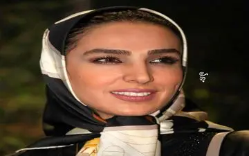 مانتوی سنگ دوزی شده و زیبای خانم بازیگر+عکس