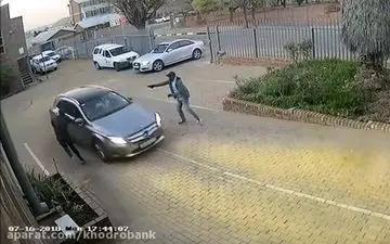 فرار از یک قدمی مرگ در حمله مسلحانه+فیلم