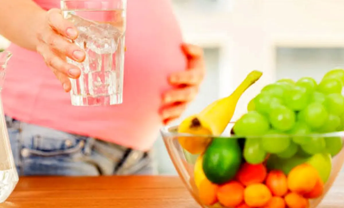 چرا نوشیدن آب در دوران بارداری ضروری است؟
