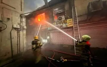 بامداد آتشین در خیابان جمهوری؛ حریق در کارگاه کفاشی، خسارات سنگین!
