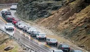 انسداد چالوس و تهران - شمال/ ترافیک سنگین و الزام داشتن زنجیرچرخ در جاده‌ها