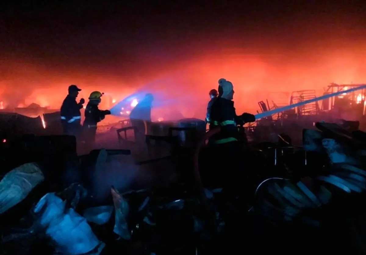 وقوع آتش‌سوزی بزرگ در مرکز بغداد/ اعزام ۳۰ تیم اطفای حریق برای مهار آتش 