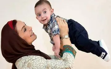 تبریک پسر ماهچهره خلیلی در روز مادر اشک همه را درآورد +فیلم