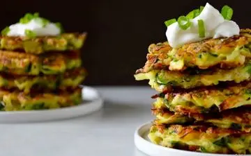 طرز تهیه کوکو کدو سبز با پنیر پارمزان؛ یک شام سبک و سالم