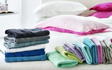 چند وقت یکبار باید حوله خود را تعویض کنیم؟ | نکاتی برای هرچه بهتر شستن حوله‌ها