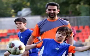 فوتبال بازی کردن وزیر ارتباطات با بچه‌ها+فیلم