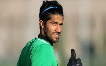 توهین زشتِ مدیر تراکتورسازی به ستارۀ جنجالی استقلال