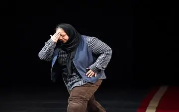 تیپ نامتعارف «شهره لرستانی» در اختتامیه تئاتر فجر+ عکس