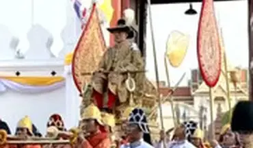 پادشاه جدید تایلند روی دست بردند