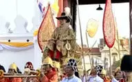 پادشاه جدید تایلند روی دست بردند