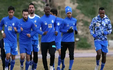 قلم قرمز شفر بر روی نام الماس سیاه استقلال