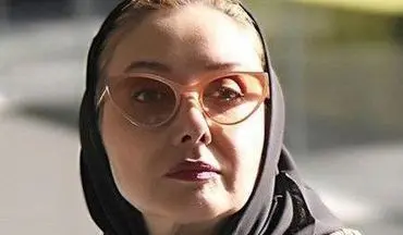 ژست خاص بازیگر زن ایرانی مشهور با تیپی لاکچری 