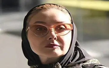 ژست خاص بازیگر زن ایرانی مشهور با تیپی لاکچری 