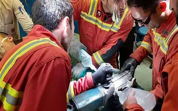 تصاویر 16+ از دست پسر شانزده ساله داخل چرخه گوشت 