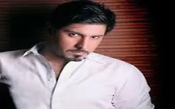 رفتار خاص و محترمانه «احسان خواجه امیری» در جشن موسیقی