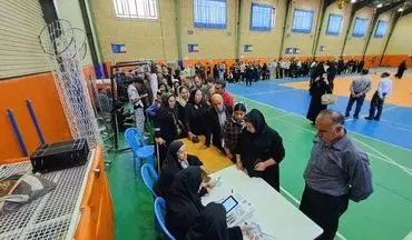  هم‌اکنون/ دبیرستان استقلال و حضور پرشور مردم کرمانشاه در دور دوم انتخابات