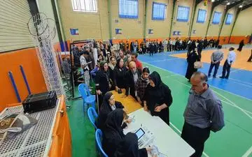  هم‌اکنون/ دبیرستان استقلال و حضور پرشور مردم کرمانشاه در دور دوم انتخابات