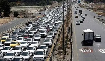 صبح امروز تصادف زنجیره ای در آزادراه کرج-قزوین ترافیک سنگین ایجاد کرد