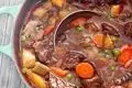 طرز تهیه خوراک گوشت و سبزیجات با هویج و سیب‌ زمینی؛ دستور ساده و خوشمزه برای یک وعده کامل