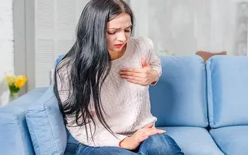 علت اصلی تپش قلب چیست؟ چی بخوریم و از چه غذاهایی باید پرهیز کنیم؟