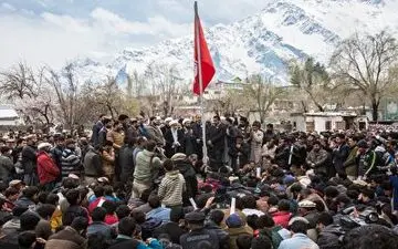 پرچم امام حسین(ع) بر دروازه‌های چین