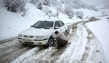 
تردد در محورهای کوهستانی زنجان با استفاده از زنجیر چرخ امکانپذیر است
