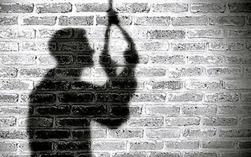 مرد میانسال خود را حلق آویز کرد