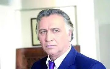 احمد نجفی به همراه همسر اوکراینی و فرزندانش