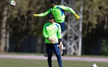 دوِئل بر سرشماره یک استقلال