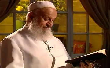 حافظ‌خوانی آیت‌اللّه مکارم شیرازی +فیلم 