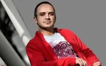 احسان کرمی روی آنتن شبکه منوتو/ با افتخار اینجا هستم!