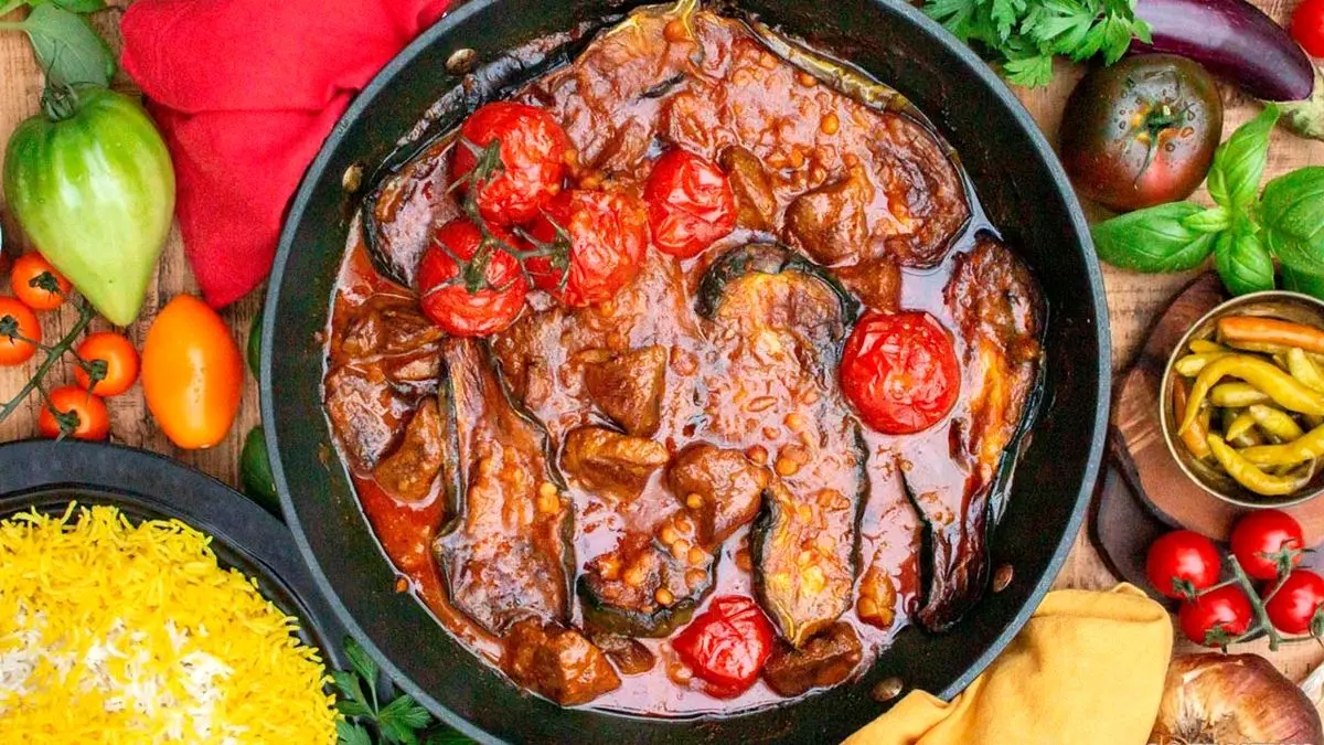 طرز تهیه قیمه بادمجان مجلسی و خوشمزه | دستور پخت مرحله‌به‌مرحله