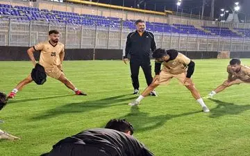 اشکش: بازیکنان ما حق ندارند اعتصاب کنند/از بازیکنانم گله دارم