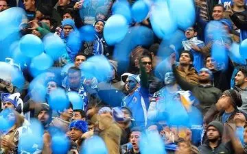 تشویق معنادار حسینی و خوش‌وبش لک با مربی استقلال/ حمایت برخی تماشاگران از جباری