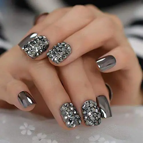طراحی ناخن با لاک طوسی