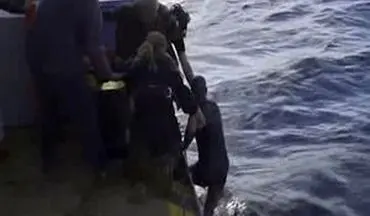 نجات مهاجر غیرقانونی که می‌خواست با شنا به مالت برسد + فیلم 
