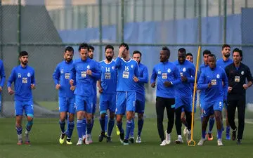 هجوم هواداران استقلال به فرهاد مجیدی