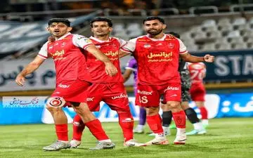 تصاویری دیدنی از جدال مهیج پرسپولیس تهران و هوادار
