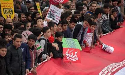 حضور پرشور مردم کرمانشاه در راهپیمایی روز دانش آموز به روایت تصویر