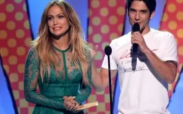 جنجال عجیب جنیفر لوپز با یک پسر جوان ! 